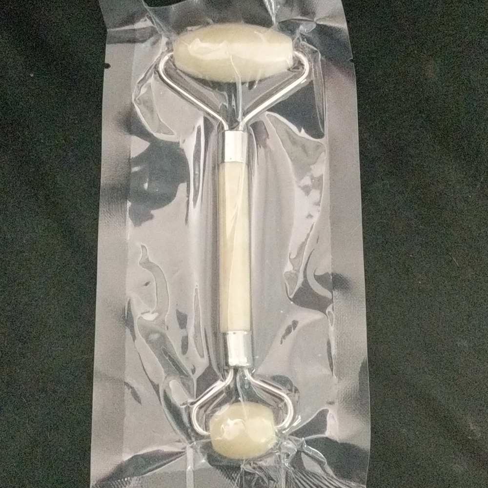 Brand new sealed Jade Facial Roller FREE SHIPPING